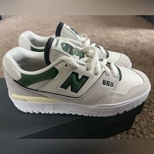 New Balance 550 - white/green - NWOT - size 7 womens/5.5 mens